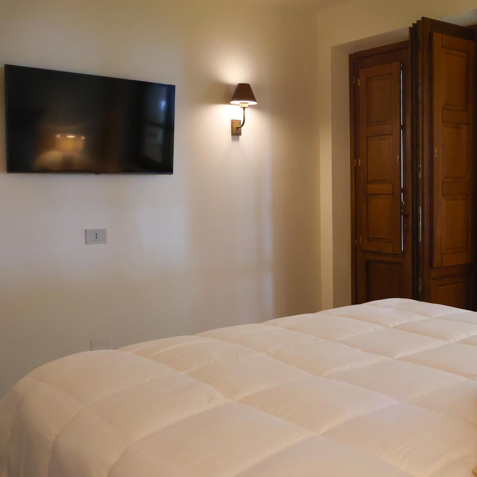 Poggio Paradiso Resort & Spa Montefollonico Luaran gambar
