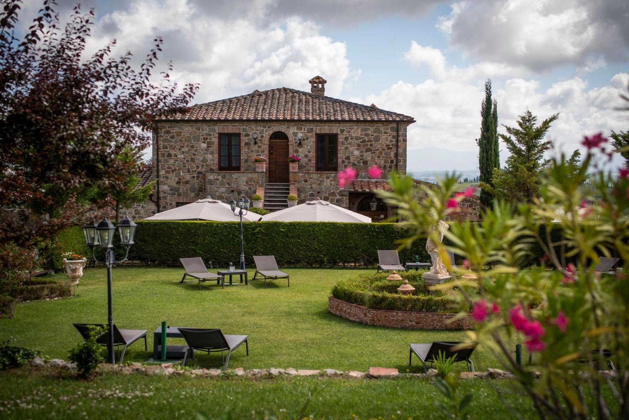 Poggio Paradiso Resort & Spa Montefollonico Luaran gambar