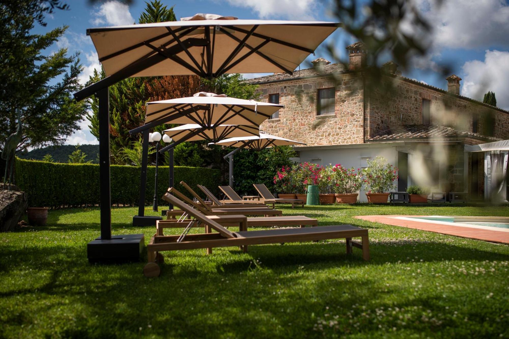 Poggio Paradiso Resort & Spa Montefollonico Luaran gambar