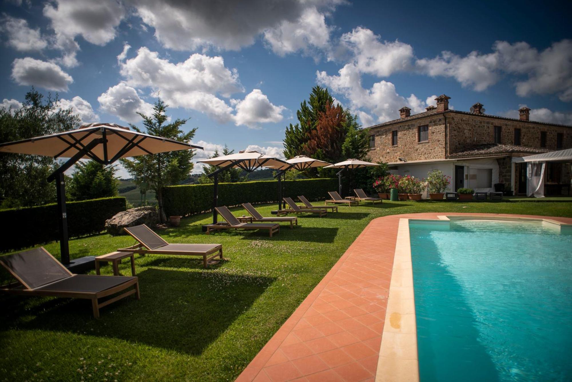Poggio Paradiso Resort & Spa Montefollonico Luaran gambar