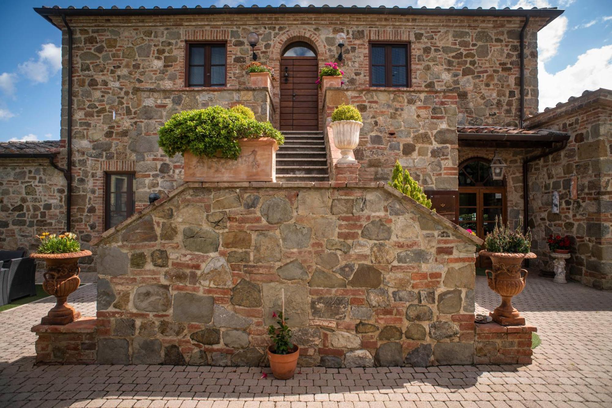 Poggio Paradiso Resort & Spa Montefollonico Luaran gambar