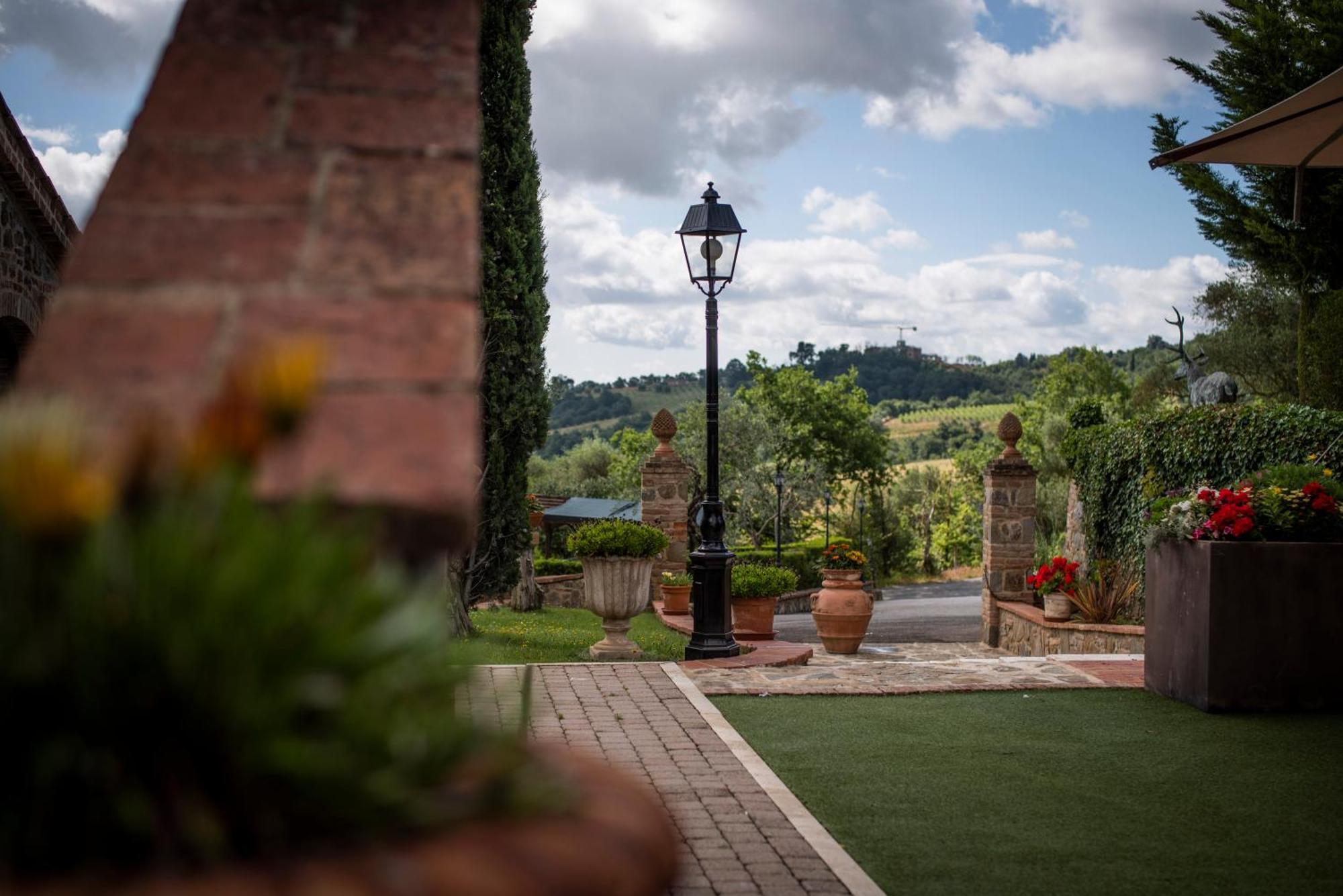 Poggio Paradiso Resort & Spa Montefollonico Luaran gambar