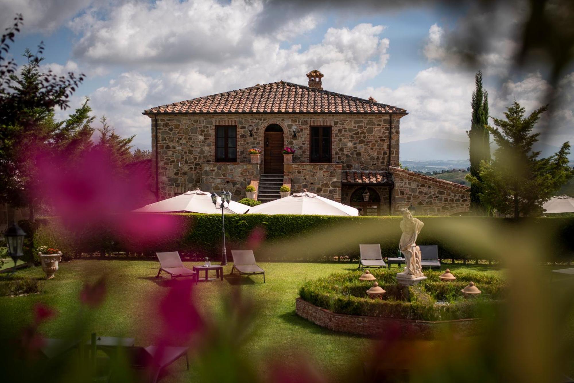 Poggio Paradiso Resort & Spa Montefollonico Luaran gambar