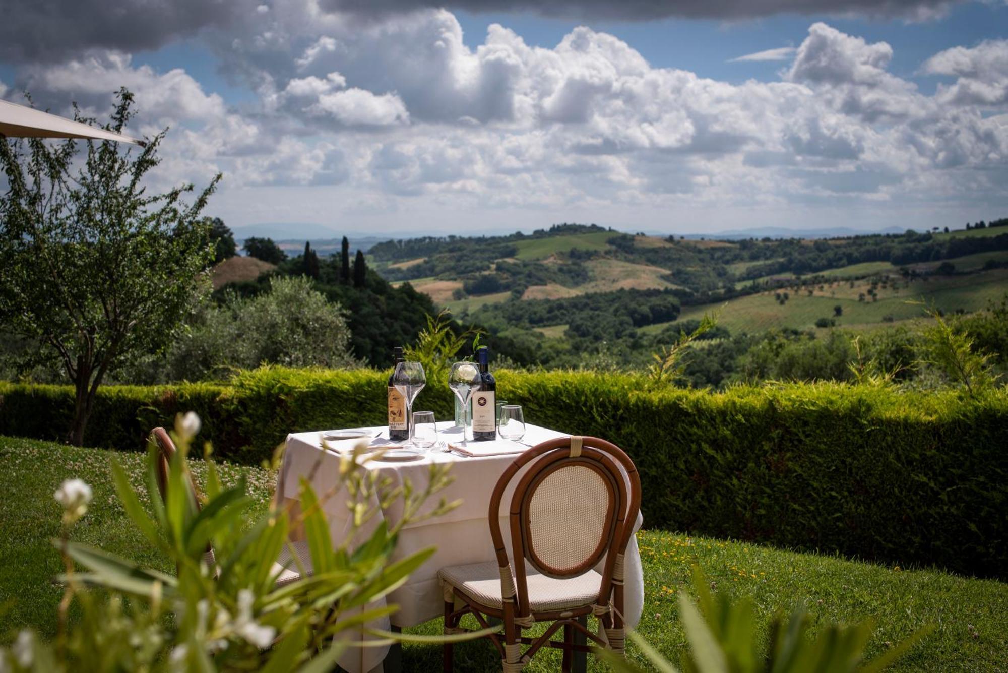 Poggio Paradiso Resort & Spa Montefollonico Luaran gambar
