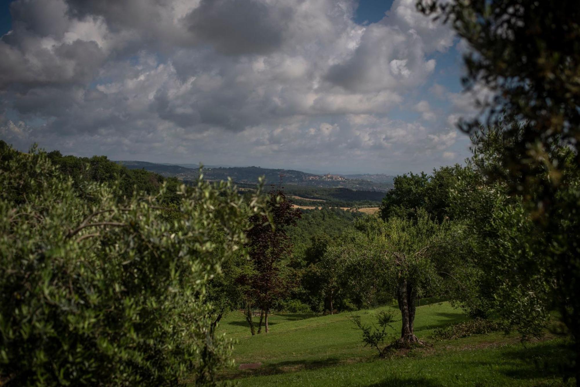 Poggio Paradiso Resort & Spa Montefollonico Luaran gambar